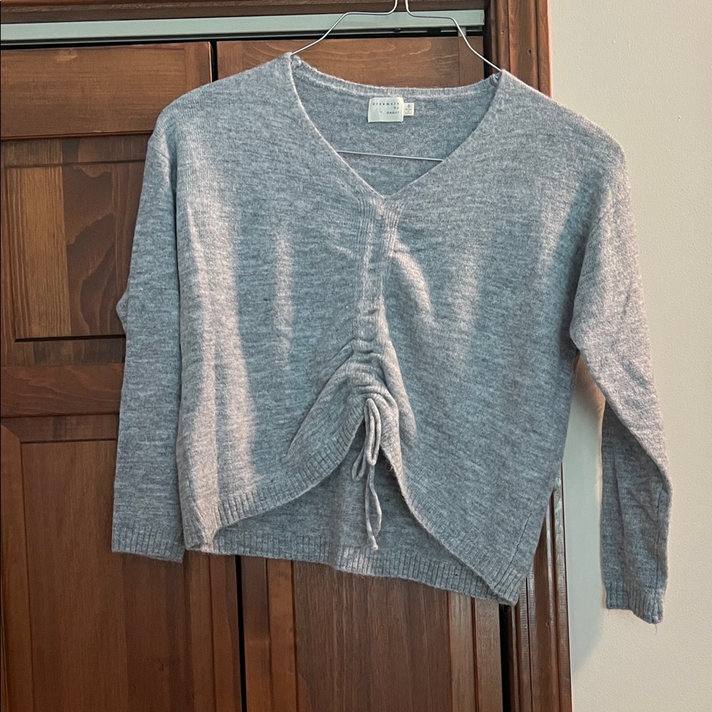 Forever 21 Light Gray V-Neck Sweater